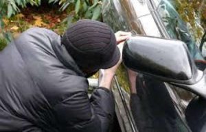 دستگیری باند سارقان داخل خودرو در برازجان