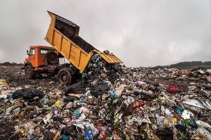 زباله های شهرستان همجوار در جم ریخته می شود/ چه کسی مسئول است؟